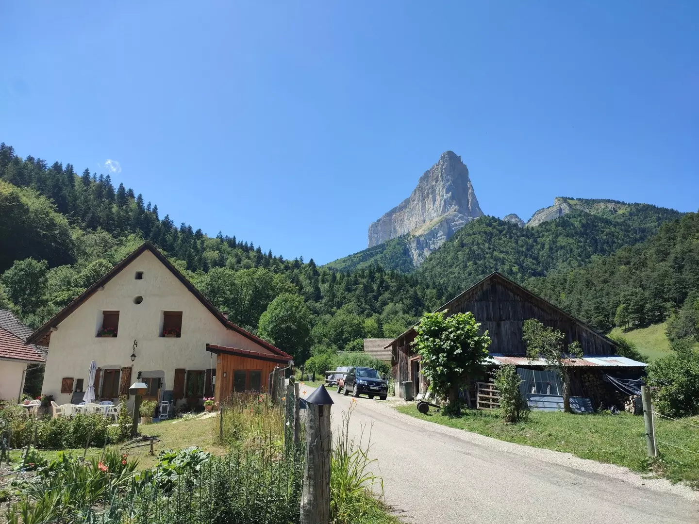 Le Mont Aiguille depuis le hameau de Trézanne