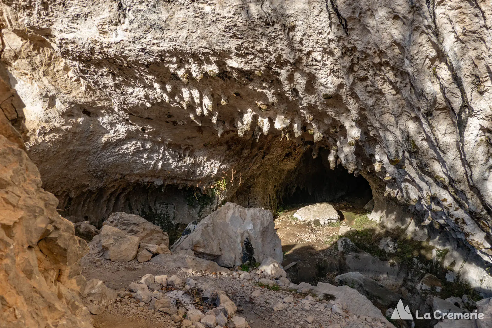 Grotte du secteur Fhara Kiri à Presles