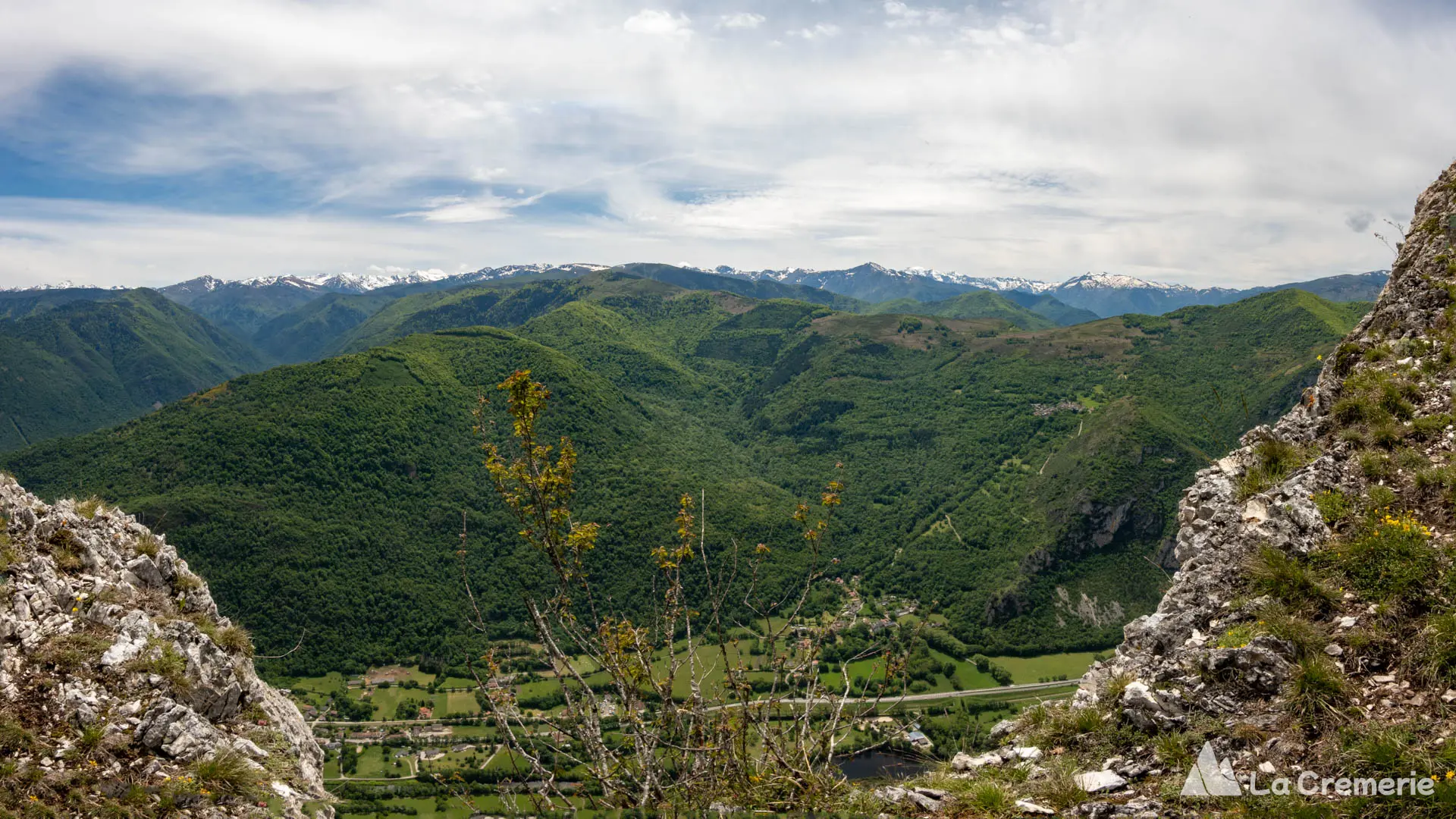 Vue depuis le sommet de la Pelle à Sinsat en Ariège