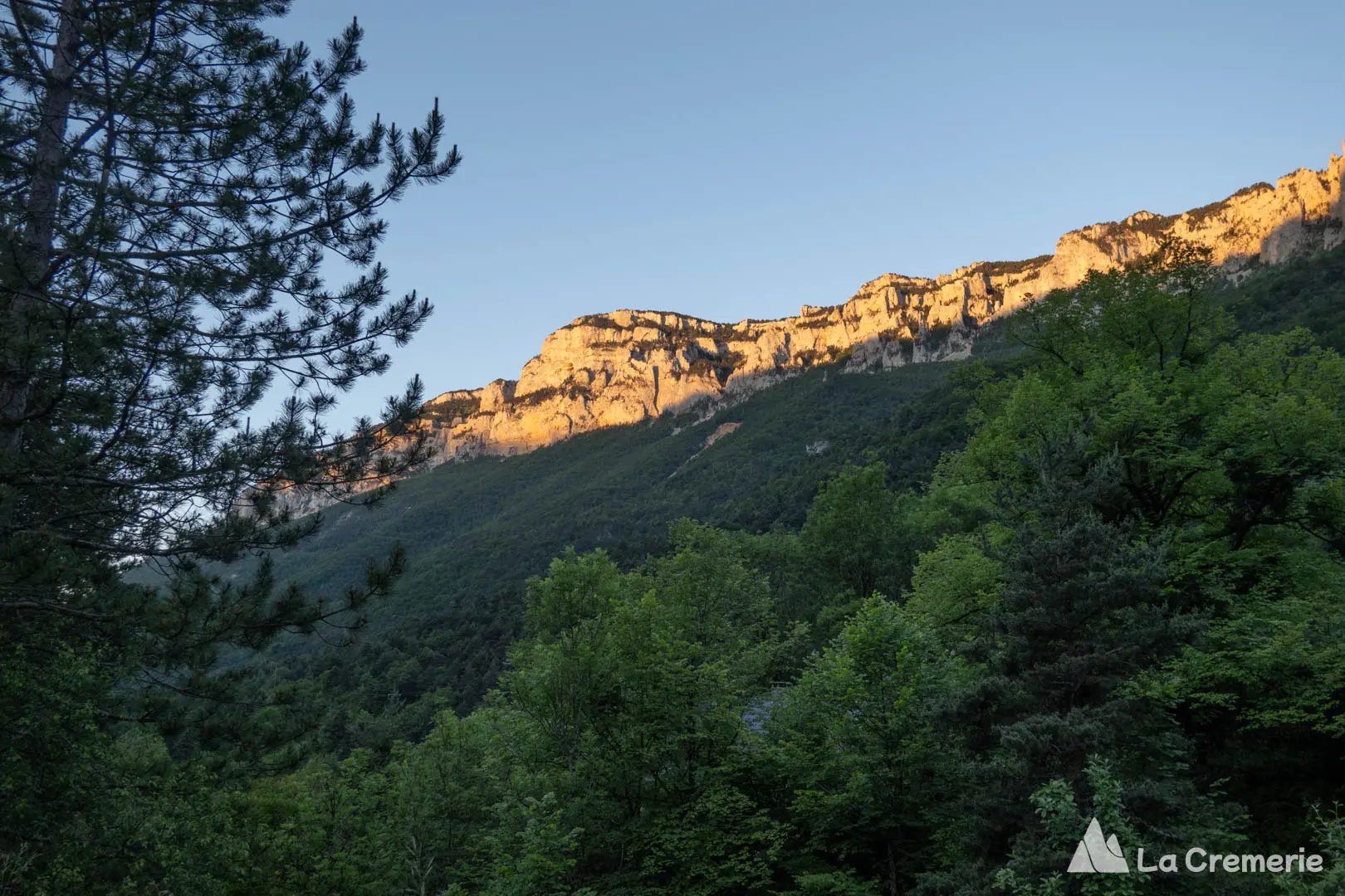 Levé de soleil sur le cirque d'Archiane dans le Vercors