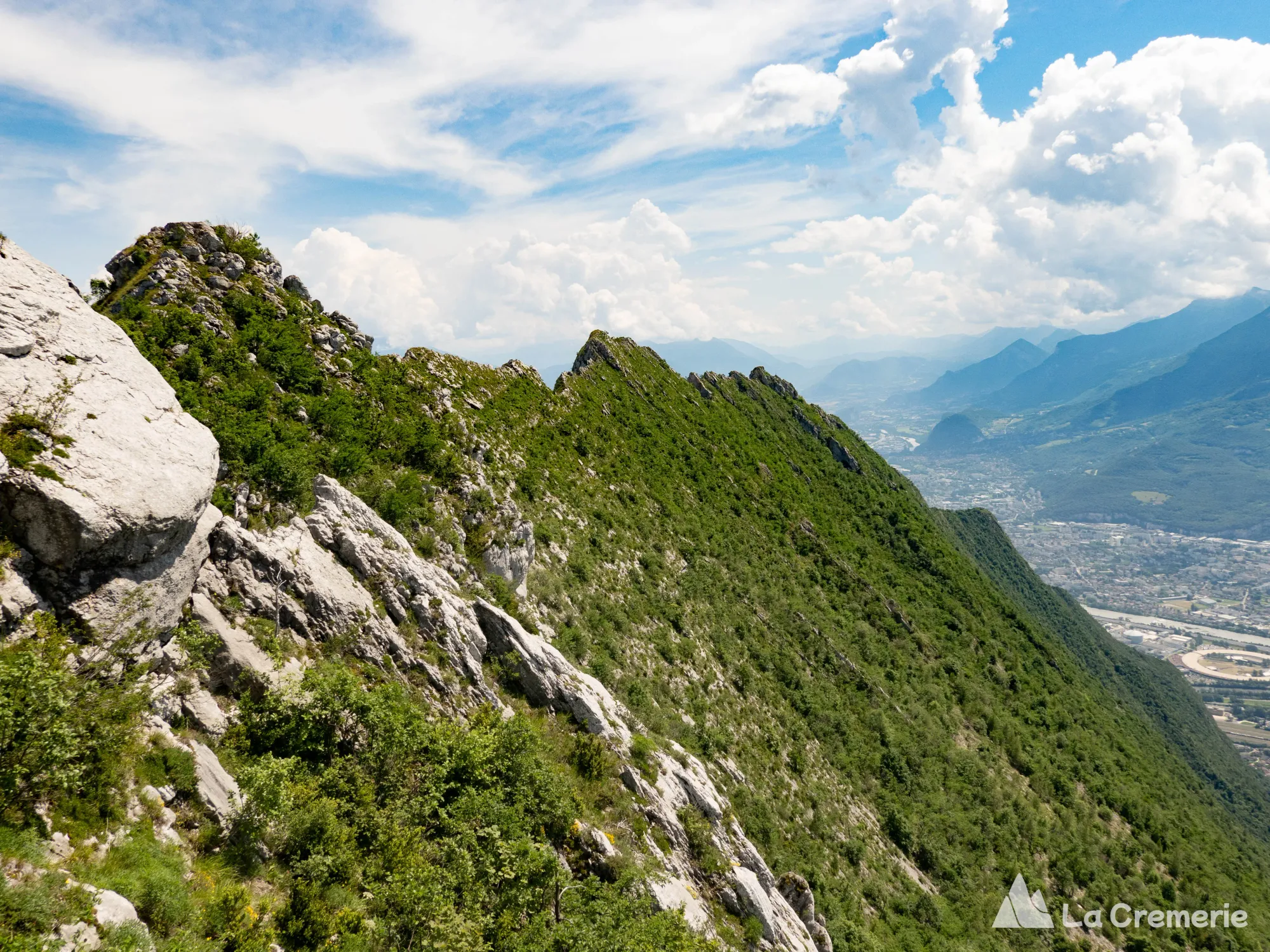 Néron par le sentier des plaques, le Grand Saut et l'arête des Ecureuils