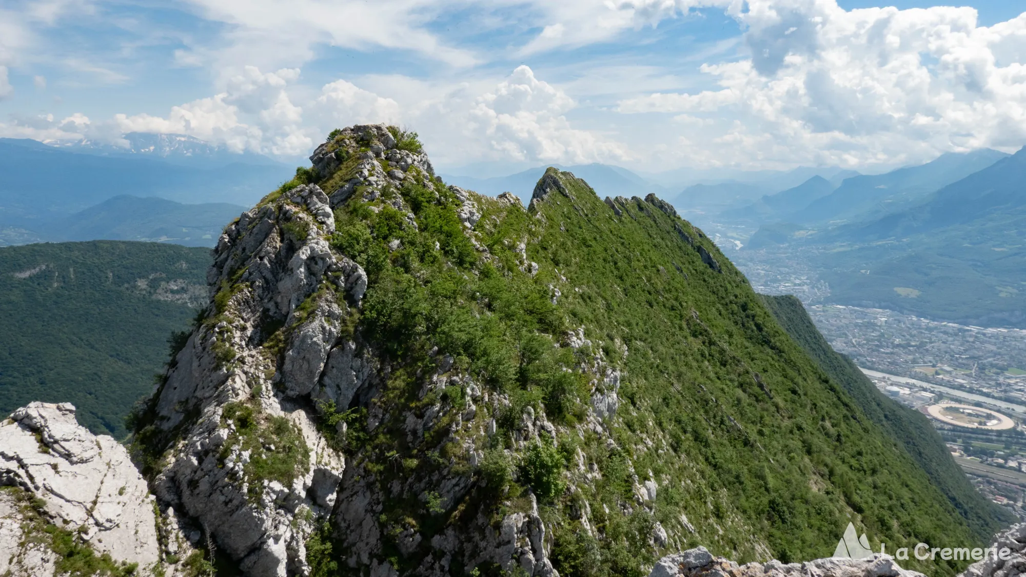 Les arêtes du Néron vues depuis le sommet Nord du Néron en Isère