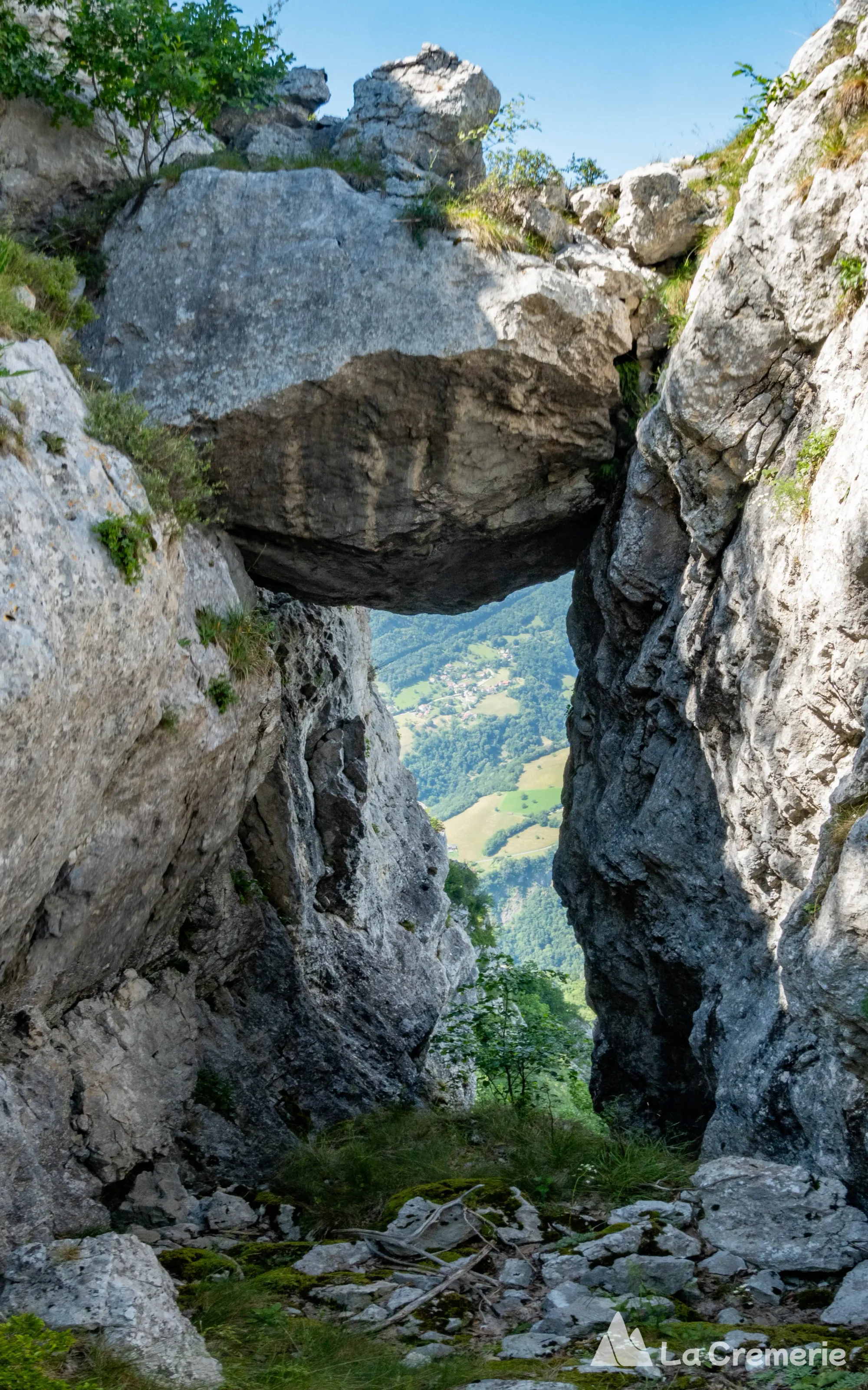 Arche du Néron au niveau des arêtes en Isère