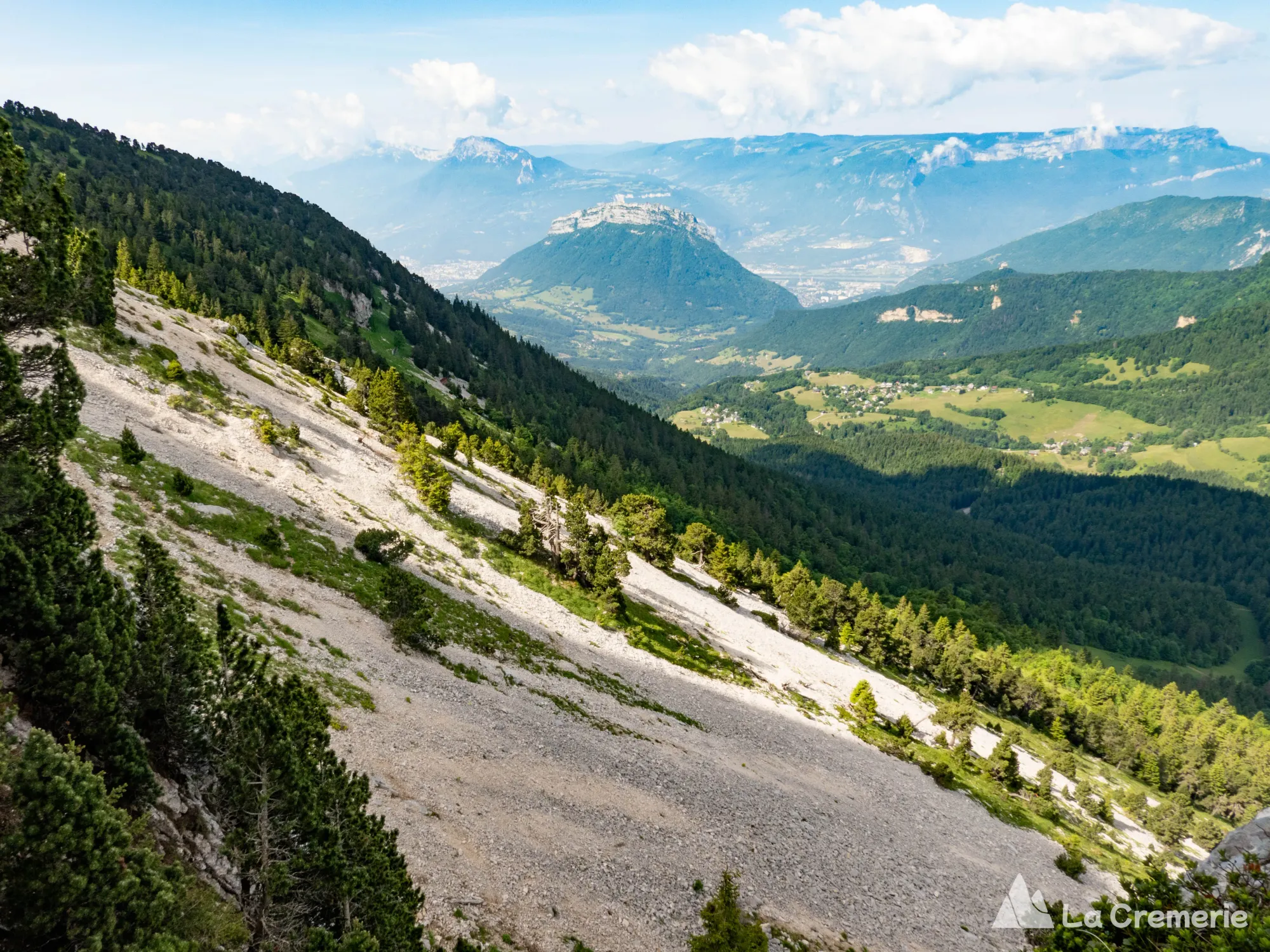 Prairie sommitale de Chamechaude avec les lumières du soleil  - Chartreuse