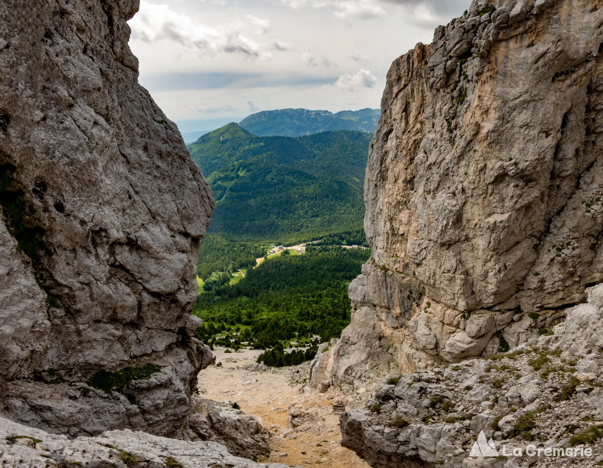 Canyon de Chamechaude avec vue sur le Col de Porte - Chartreuse