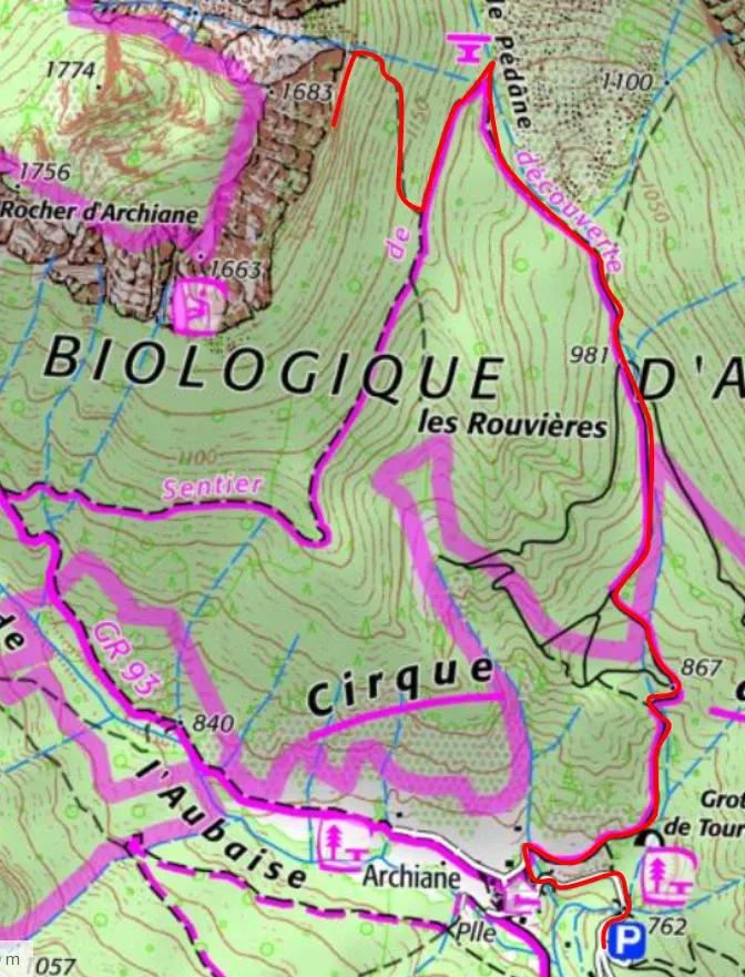 Approche de la grande voie d'escalade "Voie du Levant" à Archiane dans le Vercors