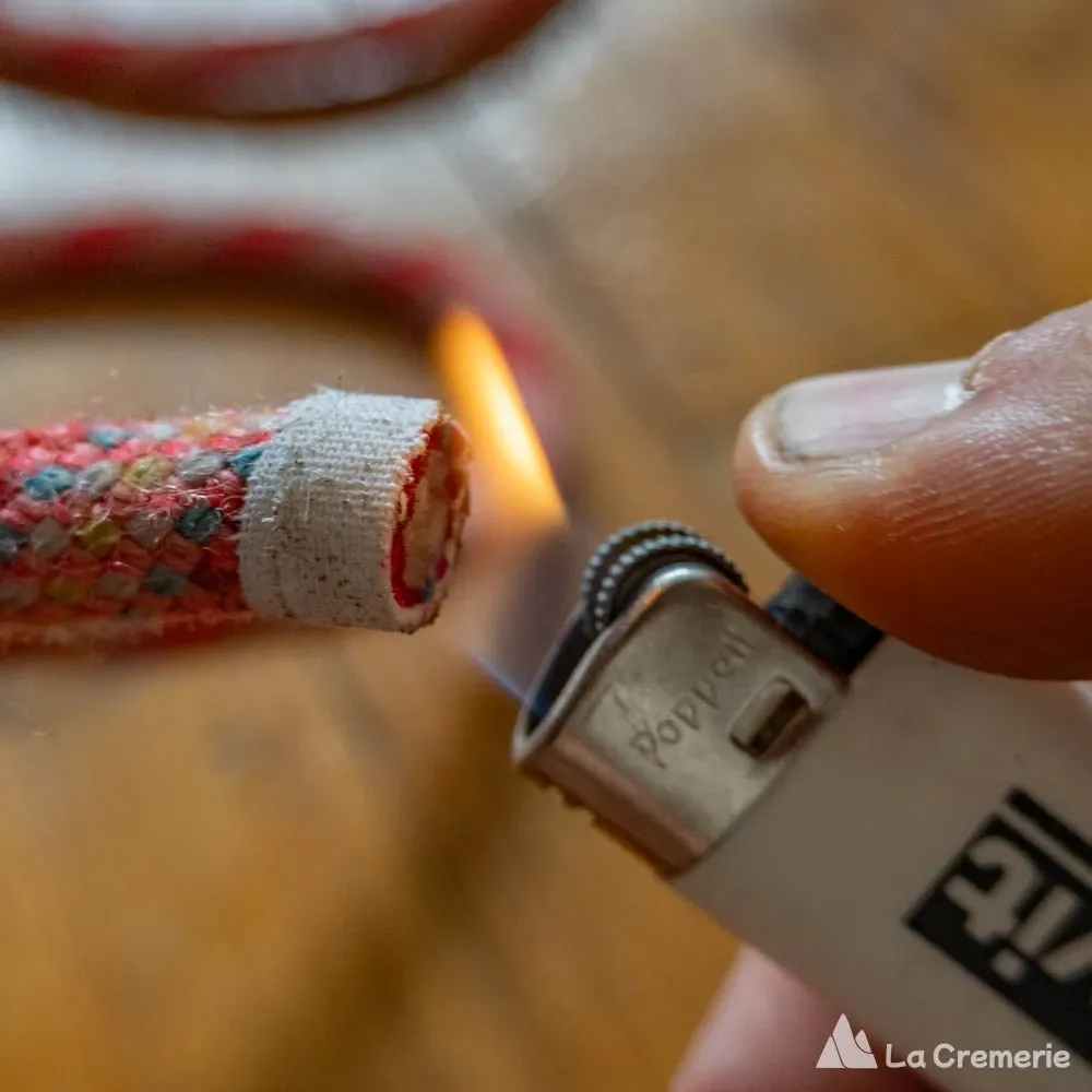 Comment couper sa corde d'escalade & alpinisme étape 5 : brûler chacune des extrémités au briquet