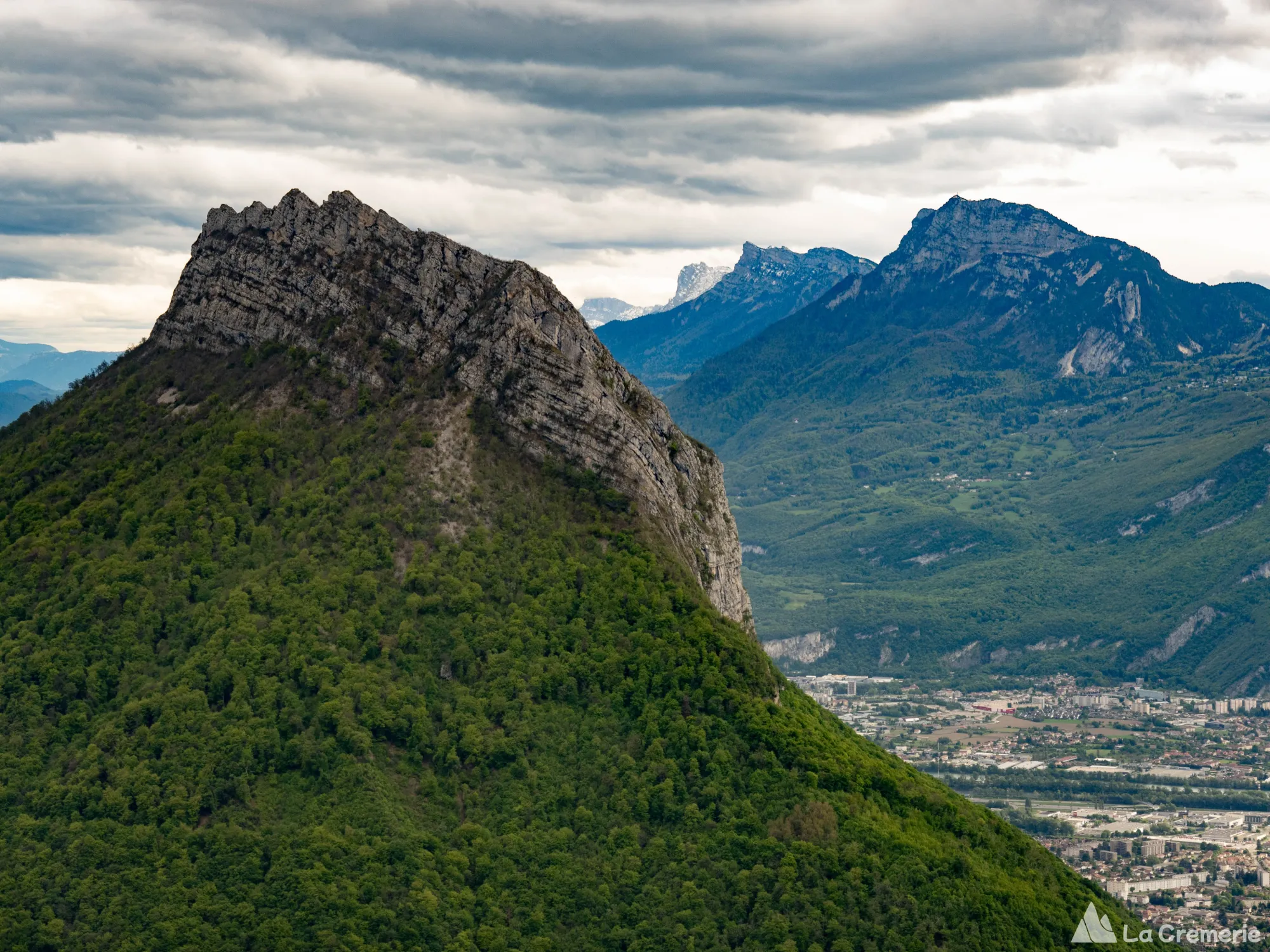 Néron par le sentier des plaques, le Grand Saut et l'arête des Ecureuils