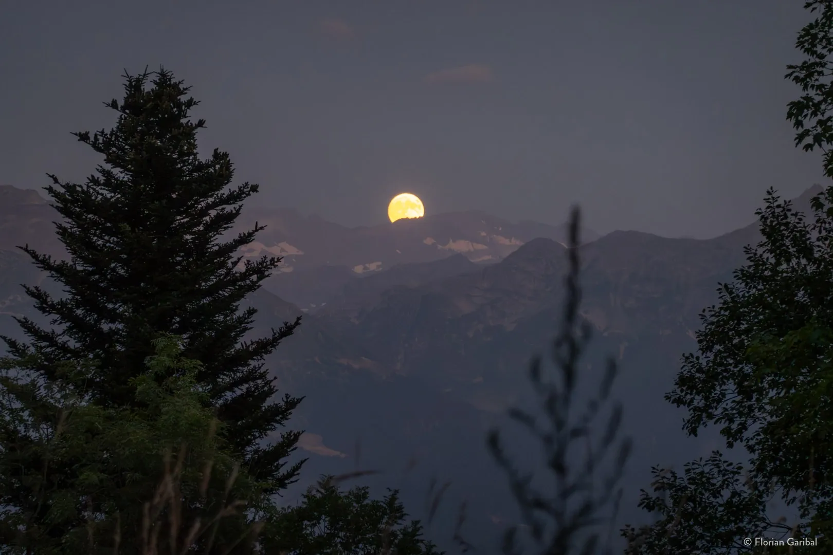 Levé de lune sur Belledonne